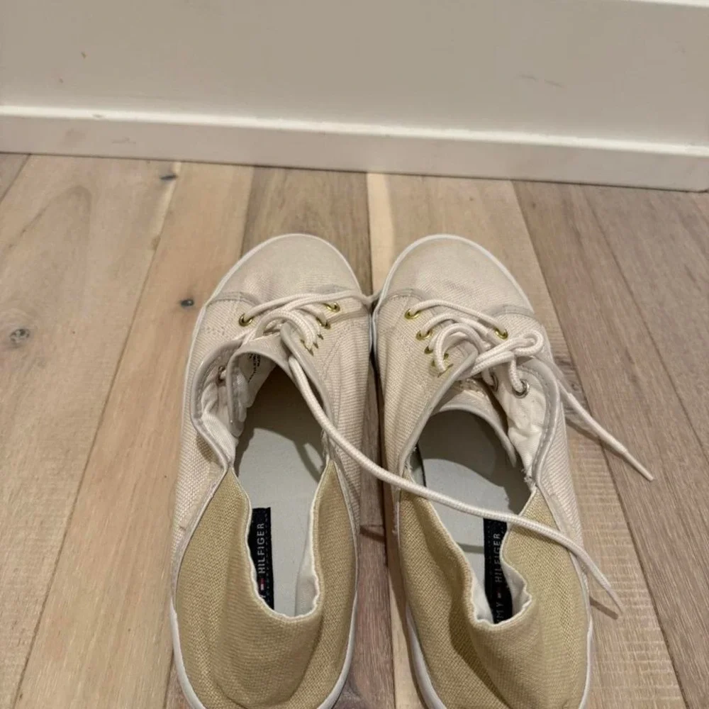 Tommy Hilfiger cream canvas sneakers Sz 11 #sneakers #lifestyle
